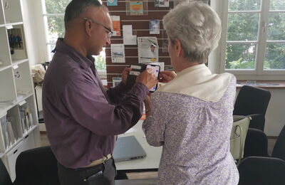 Im Infozentrum dürfen alle Fragen zur digitalen Unterstützung gestellt werden. (Foto: zvg)