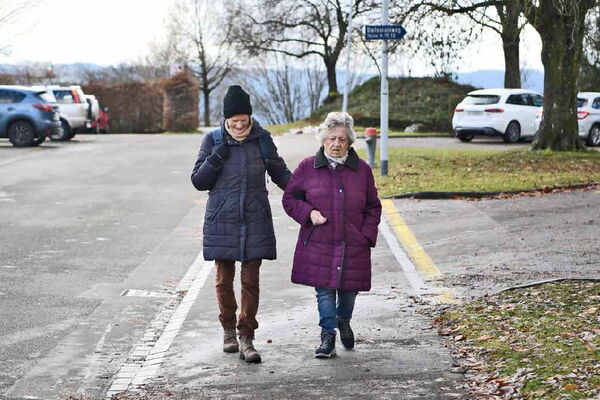 Ein prima Tandem: Heidi Strub (links) verbringt regelmässig Zeit mit Elsbeth Trachsel und füllt so ihr eigenes Zeitguthaben auf.