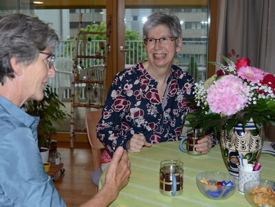 Neumitglied Regula Jans (rechts) und Zeitgutpräsidentin Angelica Ferroni. Bild: Ursula Brunner Neumitglied Regula Jans (rechts) und Zeitgutpräsidentin Angelica Ferroni. Bild: Ursula Brunner