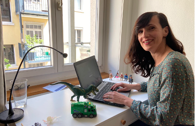 Natasa Karnath, Geschäftsleiterin der Genossenschaft Zeitgut Zürich Höngg-Wipkingen, im Homeoffice.